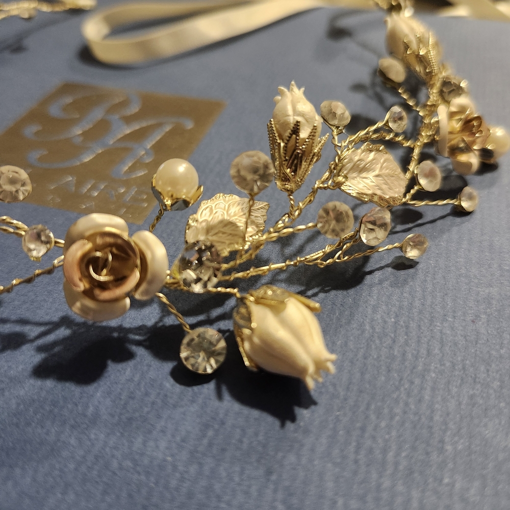 Bel Aire Gold Floral Hair Accessory - Picture 3 of 5